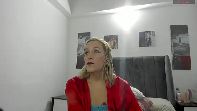 Snapshot of CarolinaGlamour chatting on 10/23/25, 07:56 CarolinaGlamour online show from 10/23/25, 07:56