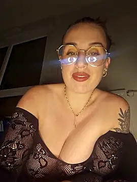 Snapshot of lindsay_33off chatting on 11/09/25, 09:02 lindsay 33off online show from 11/09/25, 09:02