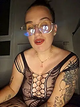 Snapshot of lindsay_33off chatting on 11/18/25, 09:08 lindsay 33off online show from 11/18/25, 09:08