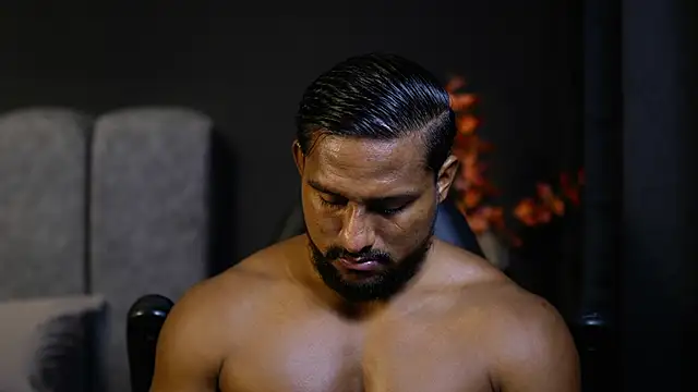 Snapshot of CallumMuscle chatting on 11/05/25, 12:21 CallumMuscle online show from 11/05/25, 12:21