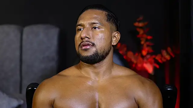 Snapshot of CallumMuscle chatting on 11/19/25, 12:43 CallumMuscle online show from 11/19/25, 12:43