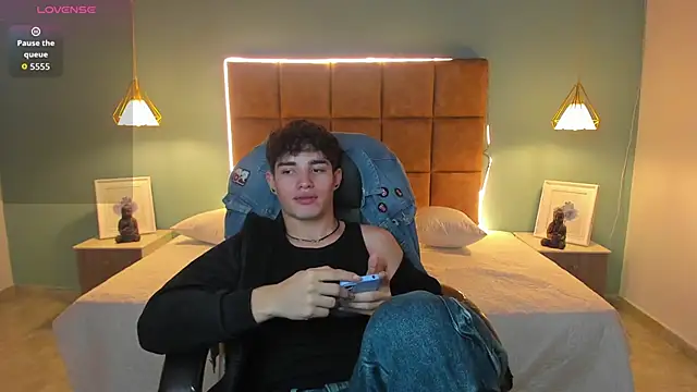 AlejooTwink online show from 11/04/25, 01:16