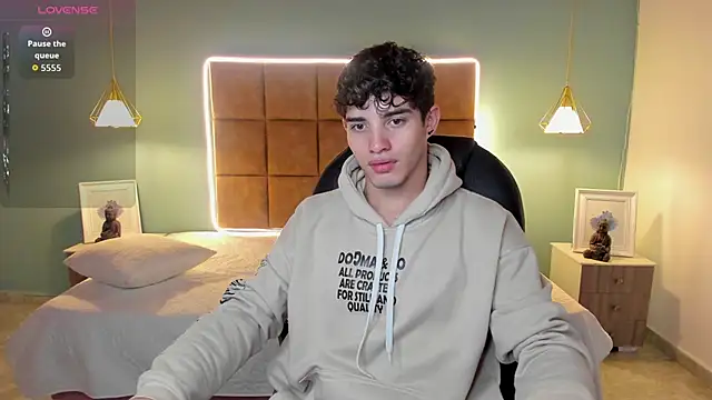 AlejooTwink online show from 11/17/25, 02:17