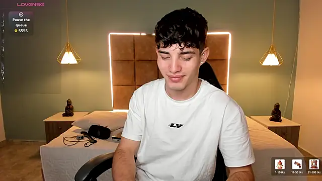 AlejooTwink online show from 05/17/26, 04:32