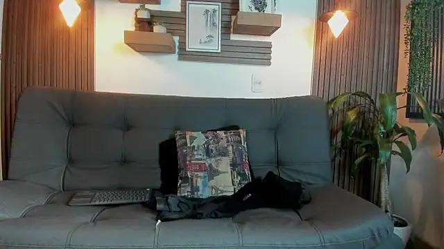 Layla 707 online show from 10/20/25, 10:21