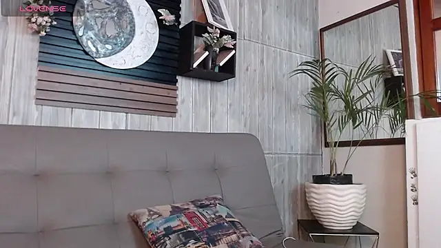 Layla 707 online show from 11/29/25, 10:13