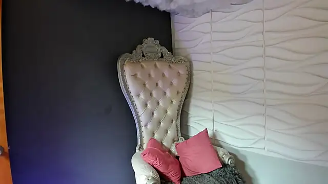 Layla 707 online show from 04/10/26, 06:56