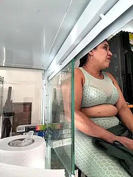 siri duque online show from 10/31/25, 08:32