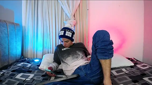 Yellowpokemon23 online show from 04/06/26, 01:03