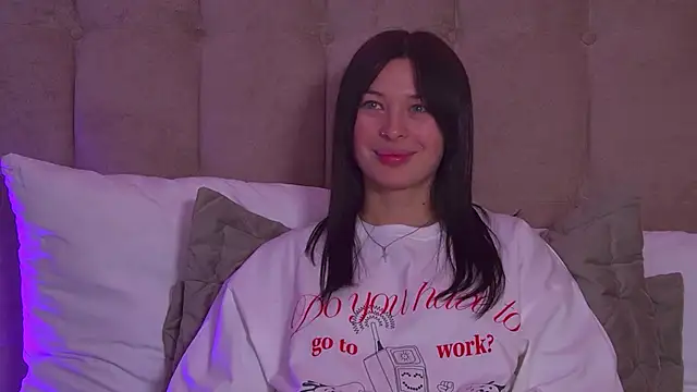 Snapshot of AlexandraBloom chatting on 01/27/25, 12:33 AlexandraBloom online show from 01/27/25, 12:33