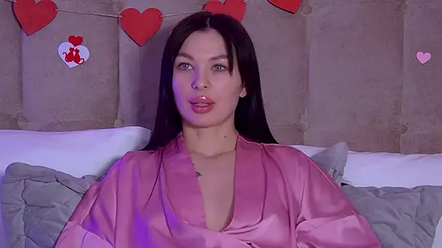 Snapshot of AlexandraBloom chatting on 02/13/25, 12:35 AlexandraBloom online show from 02/13/25, 12:35