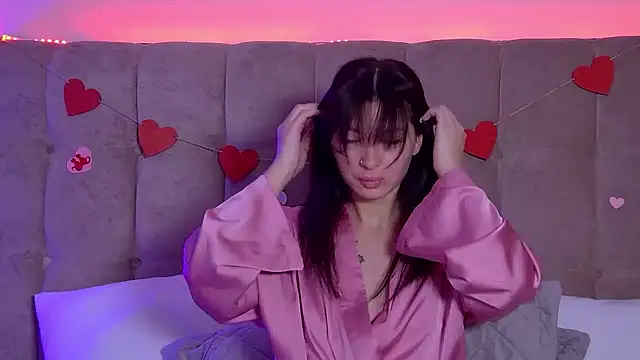 Snapshot of AlexandraBloom chatting on 02/13/25, 05:26 AlexandraBloom online show from 02/13/25, 05:26