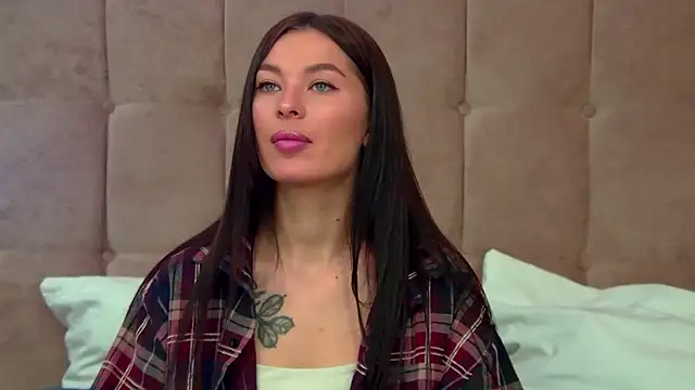 Snapshot of AlexandraBloom chatting on 10/23/25, 07:12 AlexandraBloom online show from 10/23/25, 07:12