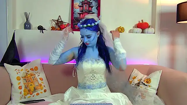 Snapshot of AlexandraBloom chatting on 10/30/25, 06:19 AlexandraBloom online show from 10/30/25, 06:19