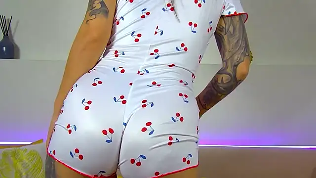 Snapshot of AlexandraBloom chatting on 11/03/25, 06:20 AlexandraBloom online show from 11/03/25, 06:20