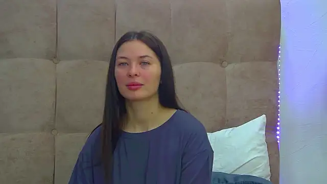 Snapshot of AlexandraBloom chatting on 11/28/25, 06:32 AlexandraBloom online show from 11/28/25, 06:32