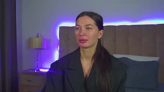 Snapshot of AlexandraBloom chatting on 11/30/25, 06:12 AlexandraBloom online show from 11/30/25, 06:12