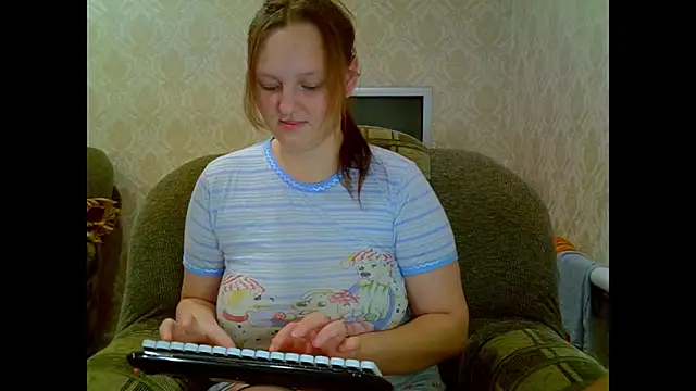 Aria  Dark online show from 11/16/25, 09:42