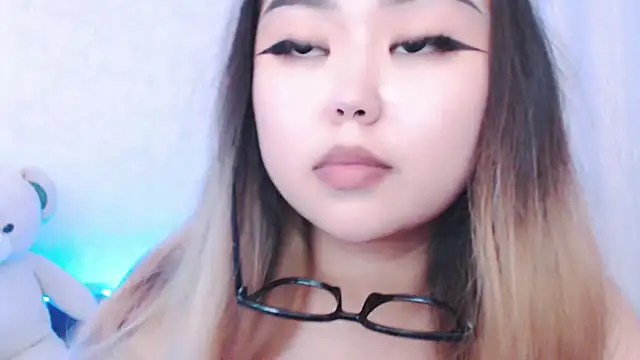 Snapshot of amelia_sunlight chatting on 06/27/26, 04:12 amelia sunlight online show from 06/27/26, 04:12