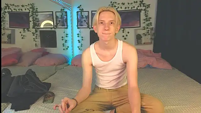 Snapshot of Ron_Vils chatting on 01/11/25, 10:19 Ron Vils online show from 01/11/25, 10:19