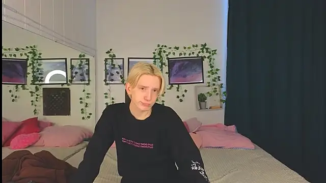 Snapshot of Ron_Vils chatting on 01/13/25, 06:06 Ron Vils online show from 01/13/25, 06:06