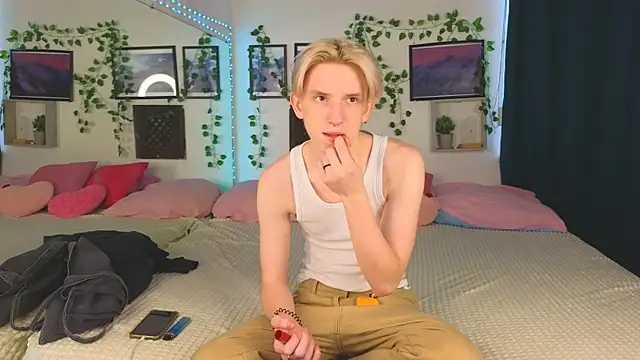 Snapshot of Ron_Vils chatting on 01/16/25, 06:03 Ron Vils online show from 01/16/25, 06:03