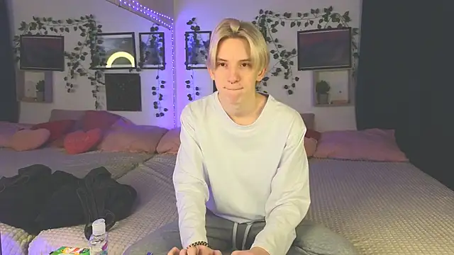 Snapshot of Ron_Vils chatting on 01/18/25, 02:36 Ron Vils online show from 01/18/25, 02:36