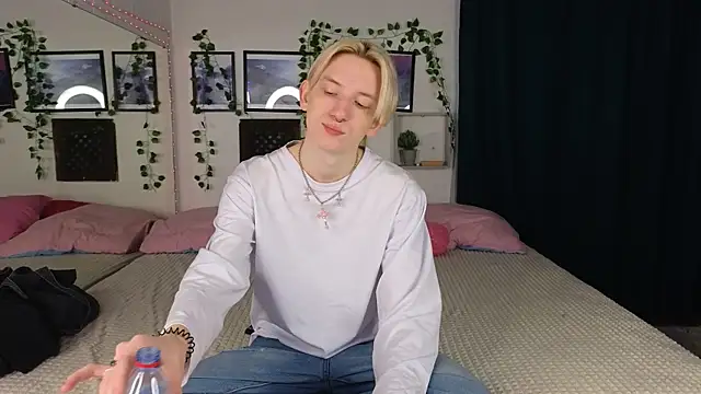 Snapshot of Ron_Vils chatting on 01/23/25, 02:55 Ron Vils online show from 01/23/25, 02:55