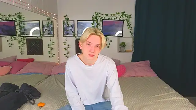 Snapshot of Ron_Vils chatting on 01/28/25, 02:53 Ron Vils online show from 01/28/25, 02:53