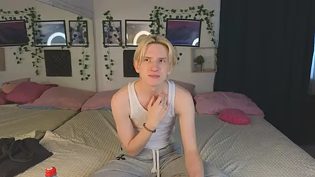 Snapshot of Ron_Vils chatting on 01/29/25, 06:01 Ron Vils online show from 01/29/25, 06:01