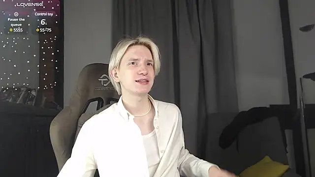 Snapshot of Ron_Vils chatting on 02/05/25, 12:49 Ron Vils online show from 02/05/25, 12:49