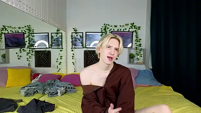 Snapshot of Ron_Vils chatting on 02/06/25, 09:06 Ron Vils online show from 02/06/25, 09:06