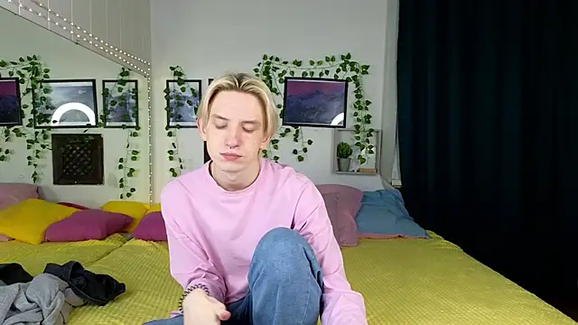 Snapshot of Ron_Vils chatting on 02/07/25, 03:19 Ron Vils online show from 02/07/25, 03:19