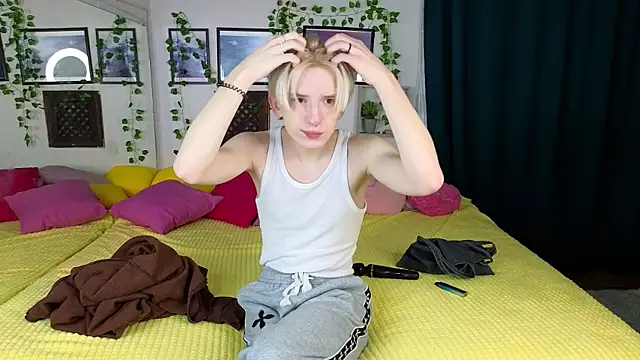 Snapshot of Ron_Vils chatting on 02/13/25, 03:29 Ron Vils online show from 02/13/25, 03:29