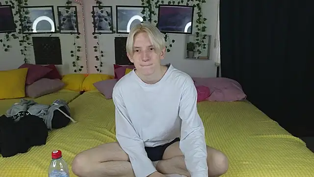 Snapshot of Ron_Vils chatting on 02/14/25, 03:11 Ron Vils online show from 02/14/25, 03:11