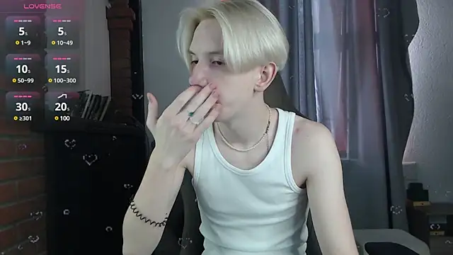 Snapshot of Ron_Vils chatting on 02/17/25, 06:31 Ron Vils online show from 02/17/25, 06:31