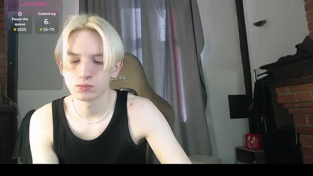 Snapshot of Ron_Vils chatting on 02/19/25, 05:49 Ron Vils online show from 02/19/25, 05:49