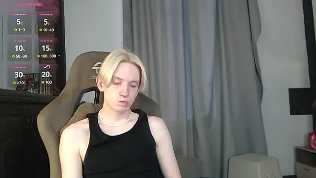 Snapshot of Ron_Vils chatting on 02/19/25, 08:55 Ron Vils online show from 02/19/25, 08:55