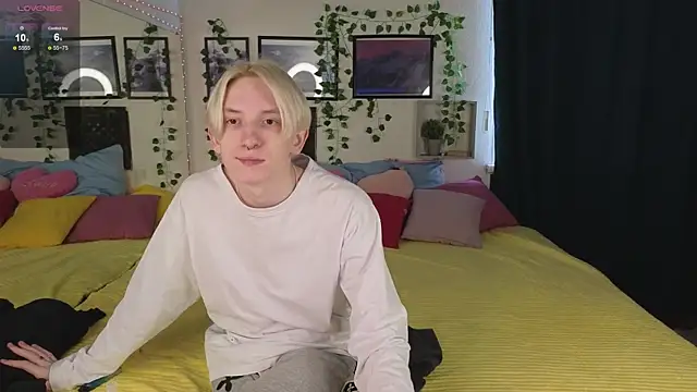 Snapshot of Ron_Vils chatting on 02/20/25, 06:06 Ron Vils online show from 02/20/25, 06:06