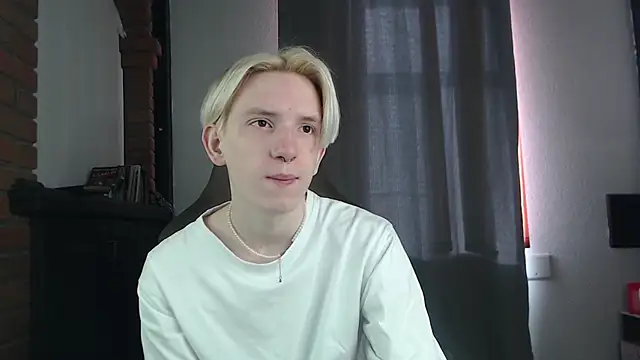 Snapshot of Ron_Vils chatting on 02/23/25, 05:23 Ron Vils online show from 02/23/25, 05:23