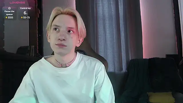 Snapshot of Ron_Vils chatting on 03/03/25, 05:09 Ron Vils online show from 03/03/25, 05:09