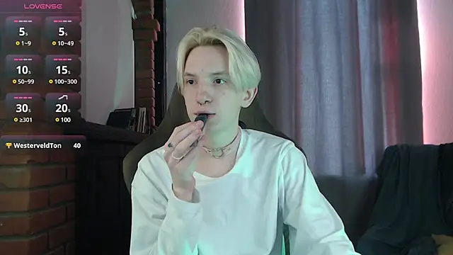 Snapshot of Ron_Vils chatting on 03/03/25, 08:16 Ron Vils online show from 03/03/25, 08:16