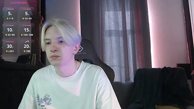 Snapshot of Ron_Vils chatting on 03/04/25, 05:32 Ron Vils online show from 03/04/25, 05:32