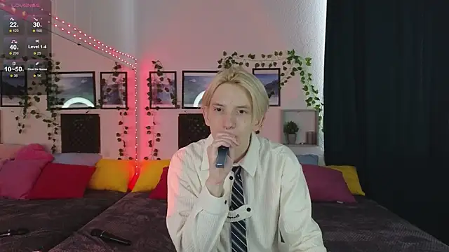 Snapshot of Ron_Vils chatting on 03/05/25, 08:00 Ron Vils online show from 03/05/25, 08:00