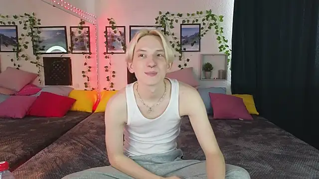 Snapshot of Ron_Vils chatting on 03/06/25, 07:57 Ron Vils online show from 03/06/25, 07:57