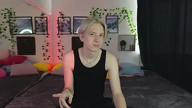 Snapshot of Ron_Vils chatting on 03/15/25, 04:46 Ron Vils online show from 03/15/25, 04:46