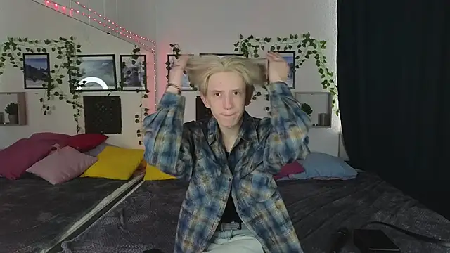 Snapshot of Ron_Vils chatting on 03/17/25, 02:52 Ron Vils online show from 03/17/25, 02:52