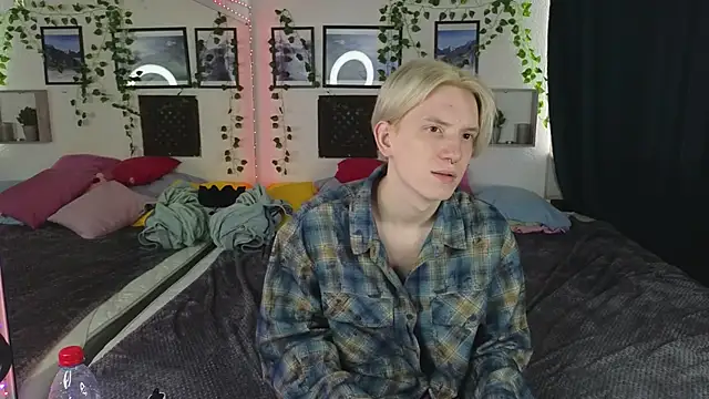 Snapshot of Ron_Vils chatting on 03/17/25, 05:56 Ron Vils online show from 03/17/25, 05:56