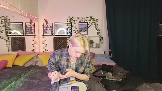 Snapshot of Ron_Vils chatting on 03/21/25, 03:02 Ron Vils online show from 03/21/25, 03:02