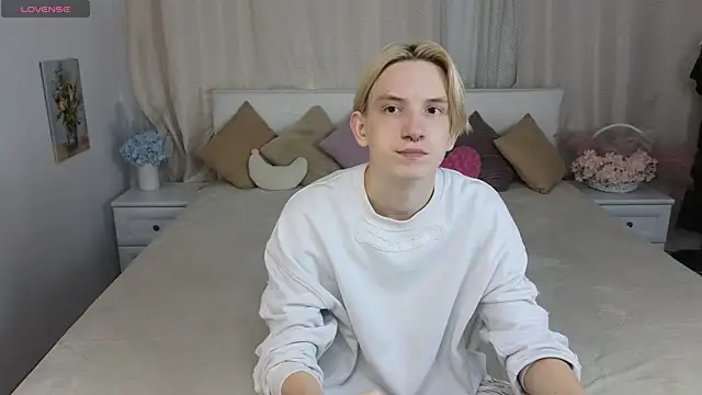 Snapshot of Ron_Vils chatting on 09/11/25, 05:51 Ron Vils online show from 09/11/25, 05:51